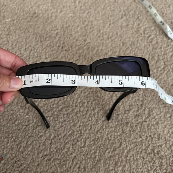 Feisedy Black Rectangular Sunglasses with Red Case - Picture 6 of 6